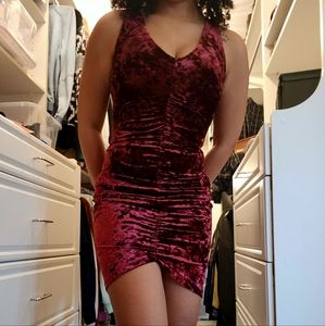Red Velvet Dress. SIZE Small. Fitted. Scrunch detailing.